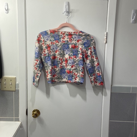 Floral crop top mid length sleeve - Picture 2 of 2